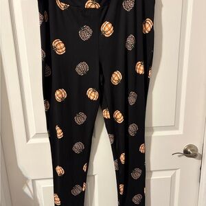 Festive Black Pumpkin Patterned Adult Leggings NEW w/tags